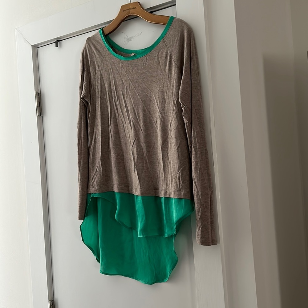 New without tags Anthropologie jersey knit layered top - Bordeaux size S